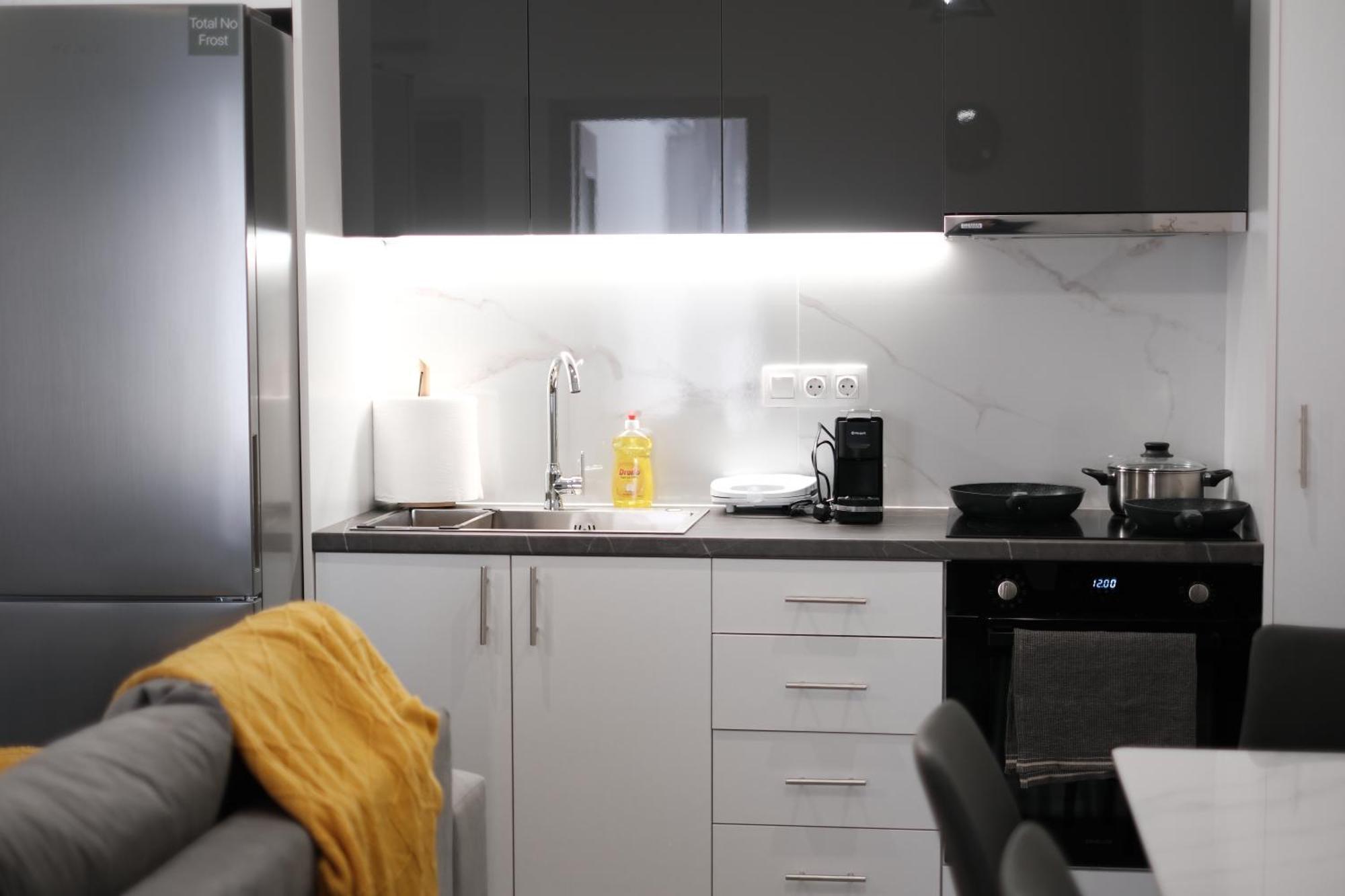 Cozy With Cooking Apartment Piraeus