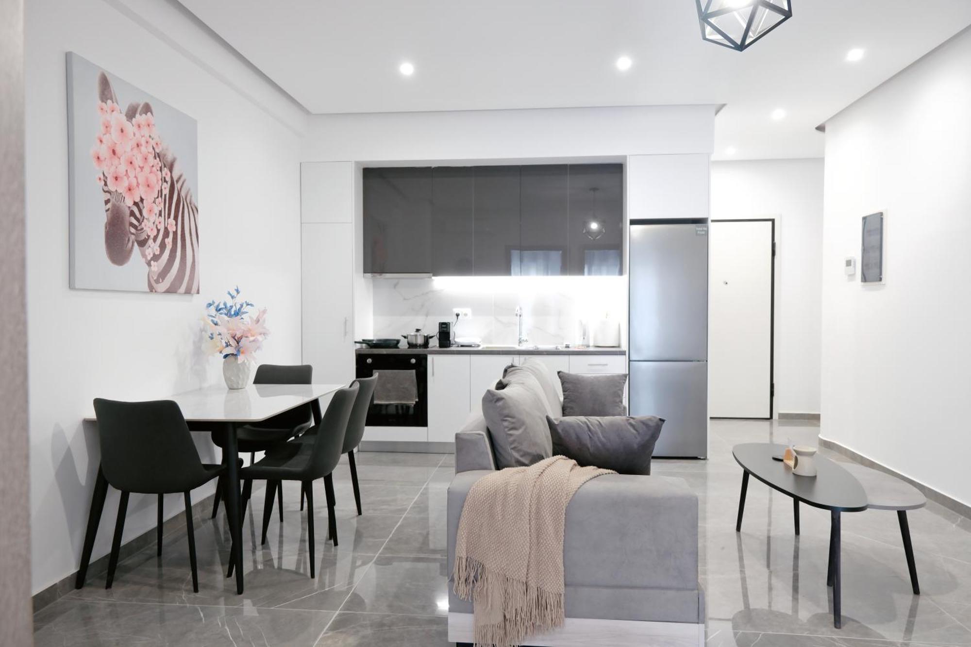 Cozy With Cooking Apartment